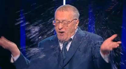 Zhirinovsky foi encharcado de água no ar
