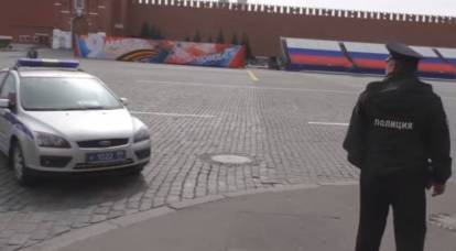 На Красной площади полицейский совершил самоубийство