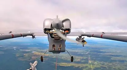 新しいKAB-20S爆弾を搭載したForpost-RUドローンの操作の映像が公開されました