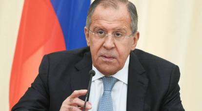 Lavrov: Ukraine đang chuẩn bị các hành động khiêu khích ở biên giới