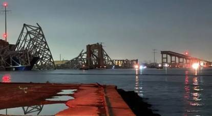 Контейнеровоз обрушил огромный мост в американском Балтиморе