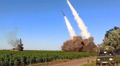 乌克兰武装部队一次展示了三枚Tochka-U导弹的发射：对顿涅茨克的炮击仍在继续