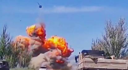 Um repórter chinês filmou como uma explosão de tanque perto de Mariupol levantou sua torre 30 metros no ar