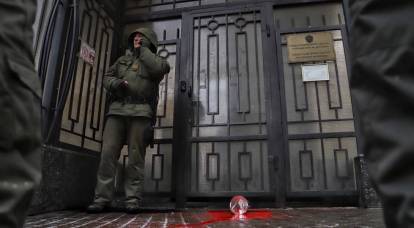 Radikaller, Odessa'daki Rus Başkonsolosluğu'na saldırdı