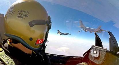 Türkische F-16 am Himmel über Karabach