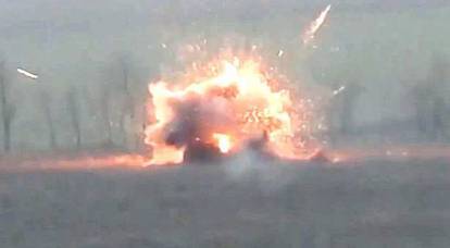 ドンバスで未知のATGMミサイルがウクライナ歩兵戦闘車を破壊