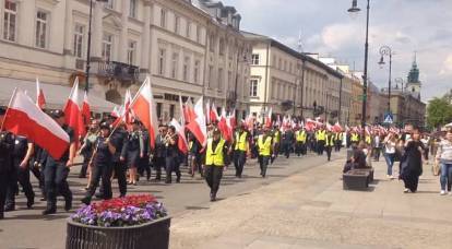 "Arkadaki bıçağı unutmayalım!" Polonyalılar Rus Büyükelçiliğinde gösteri için toplandı