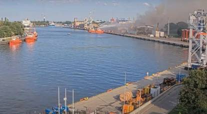Второй день горят склады в порту Гданьска, где регулярно осуществляется перевалка военных грузов