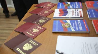 Los residentes de 12 regiones de Ucrania tienen la intención de obtener pasaportes rusos