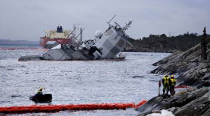 网上出现一艘挪威护卫舰与一艘油轮相撞的镜头