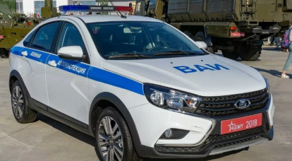 Inspetores militares de trânsito deram um golpe em Lada Vesta