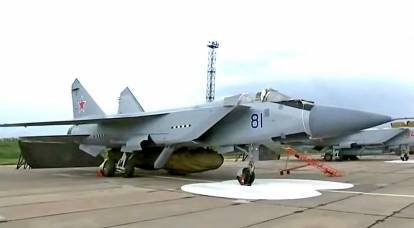 Moskova'daki Zafer Geçit Töreninde MiG-31I uçağının görünümünü duyurdu