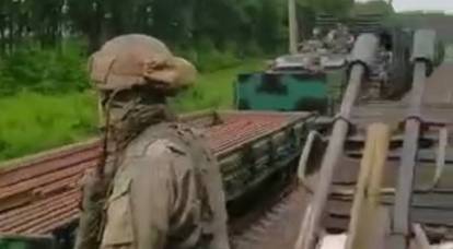 Los trenes blindados de combate de la Federación Rusa no se paran en una vía muerta, sino que trabajan en la zona del NWO en Ucrania