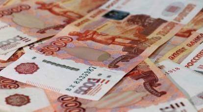 Эксперт рассказал, как девальвация рубля отразится на россиянах