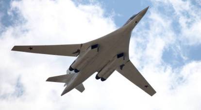 Tu-160轰炸机能够从一对F-35上脱离
