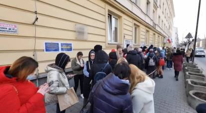 Украинцы в Польше спешат оформить гражданство, опасаясь мобилизации