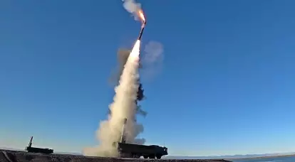 Laskeutuminen "Zircon": Venäläinen hypersonic ohjus sisällytetään rannikkokompleksiin