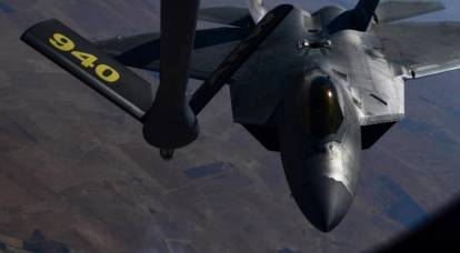 Suriye üzerinden gökyüzünde hasarlı F-22'nin fotoğrafları internette ortaya çıktı