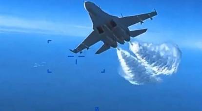 США показали видео с упавшего в Черное море беспилотника: Су-27 сбрасывал топливо