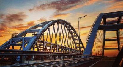 В сети посмеялись над угрозами Турчинова Крымскому мосту