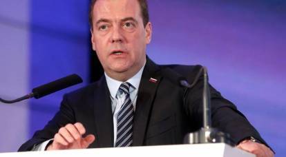 Medvedev: Zelenski, Biden ailesi yüzünden kendisini zor durumda buluyor