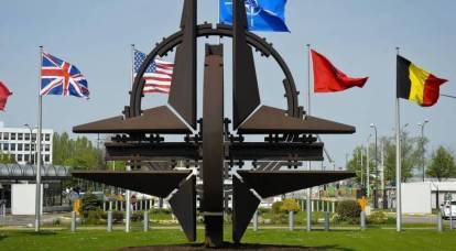 I väst talar fler och fler politiker om Natos död