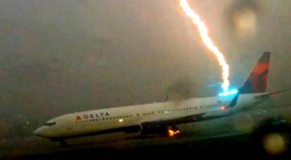 O impacto de um raio em um avião é tão perigoso?