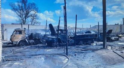 Camiones de combustible de las Fuerzas Armadas de Ucrania incendiados en Donbass
