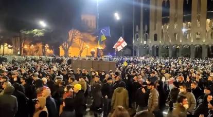 «Восстание иноагентов» в Грузии: политический карнавал или новый майдан?
