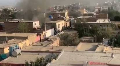 Ein Raketenangriff der US-Luftwaffe löst in Kabul eine Explosion aus