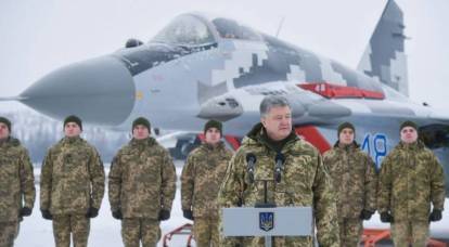 Poroshenko: Nga đã tập hợp quân đội chống Ukraine