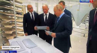 Durante la visita di Vladimir Putin allo stabilimento UAV, nell'inquadratura è apparso un nuovo drone d'attacco