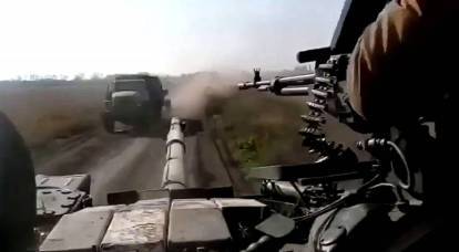 Gli "Urali" russi con obici D-30 sono entrati accidentalmente nel carro armato ucraino: filmati dalla parte anteriore