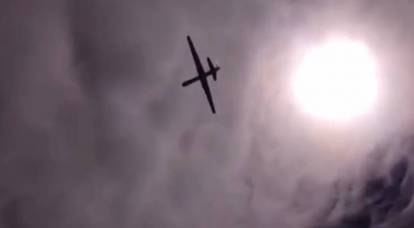 Havacılık ve Uzay Kuvvetleri savaşçısı ile Amerikan insansız hava aracının buluşması videoda gösterildi