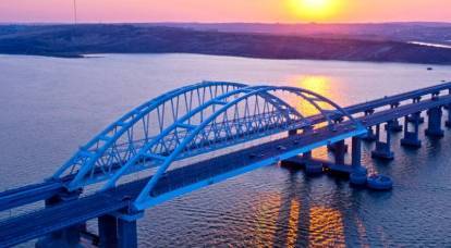 El lanzamiento del tráfico de mercancías en el puente de Crimea llevará a los puertos de Ucrania a los extremos.