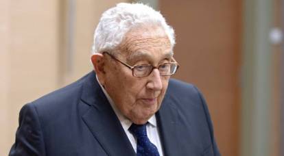 Guerra em duas frentes: Kissinger que os Estados Unidos "colocaram" Rússia e China em si