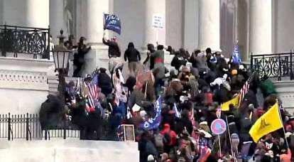 抗议者席卷华盛顿的美国国会大厦