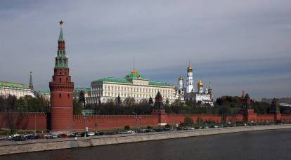 रूस में नियंत्रण प्रणाली के अत्यधिक केंद्रीकरण का खतरा क्या है?