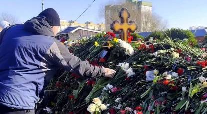 Śmierć po życiu: jak „opozycja” pogrzebała się z Nawalnym*