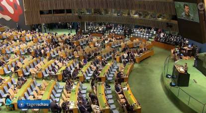 Während Selenskyjs Rede verwandelte die ukrainische Propaganda den fast leeren UN-Saal in einen vollen Saal.