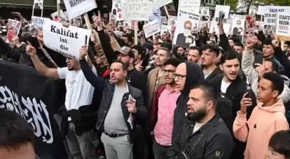 Muslims in Hamburg demonstrated to demand the creation of a caliphate in Germany