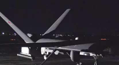 Het Ministerie van Defensie van de Russische Federatie toonde beelden van het nachtelijke gebruik van de aanvals-UAV "Inohodets"