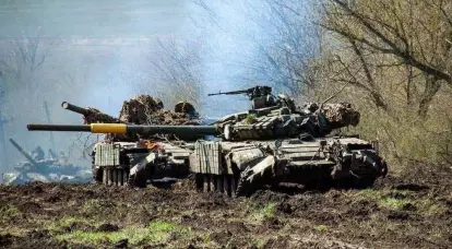 该网络获得了乌克兰装甲车在诺沃达罗夫卡附近被摧毁的镜头