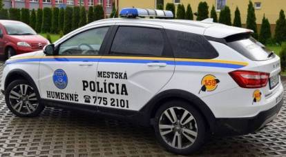 El Lada ruso se convirtió en un coche de policía en Eslovaquia
