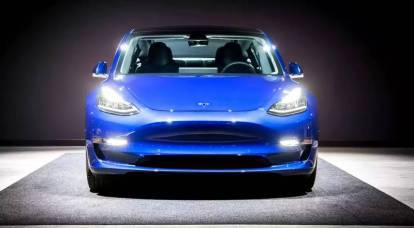 Elektromos autó "szegényeknek": a Tesla Model 3 kicsomagolása