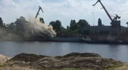 Der Stolz der ukrainischen Flotte brannte im Werk Kuznya na Rybalskiy aus