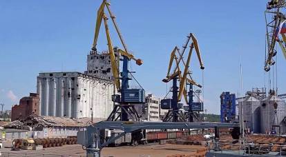 Vários berços e dezenas de guindastes foram restaurados no porto de Mariupol