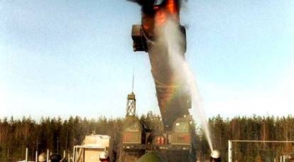 В Сети обсуждают фото горящего ракетного комплекса «Тополь»
