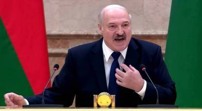 Lukashenka는 벨로루시가 핵탄두로 러시아를 위협 할 수 없다는 것을 후회했습니다.