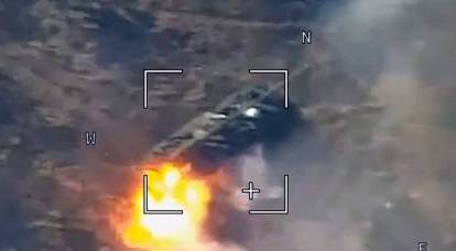 L'autoesplosione dei cannoni semoventi ucraini "Pion" è stata ripresa in video
